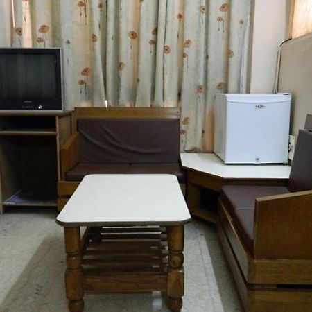 Viraaj Guest House Νόιντα Εξωτερικό φωτογραφία